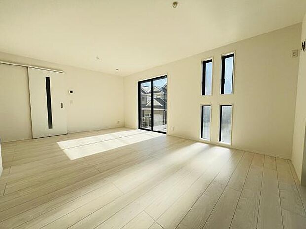 リビングダイニングになります。ご家族そろっての素敵な空間になりそうですね。