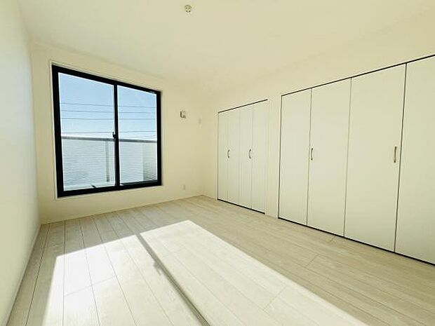 洋室6.13帖（南西角部屋）