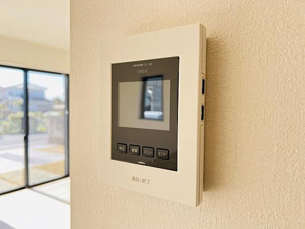 訪問者を確認できるTVモニター付きインターフォンです。