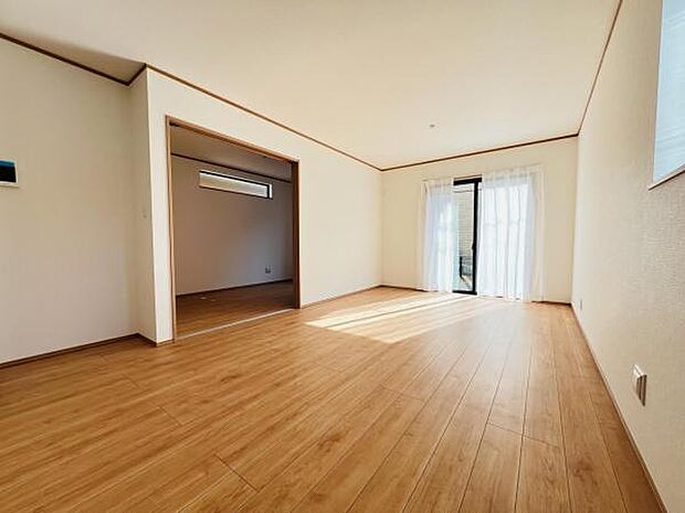 リビングダイニングになります。ご家族そろっての素敵な空間になりそうですね。