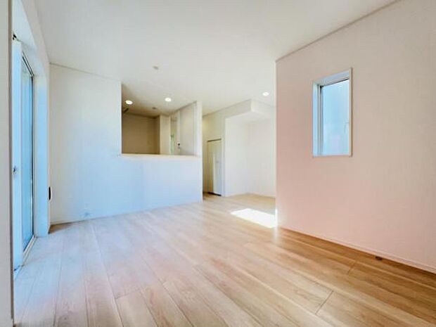 リビングダイニングになります。ご家族そろっての素敵な空間になりそうですね。