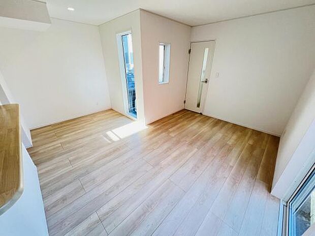 家族団らんの場所としてゆったりと居心地の良いリビングです。