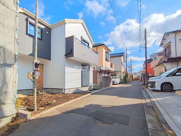 前面道路を含めた現地写真です。