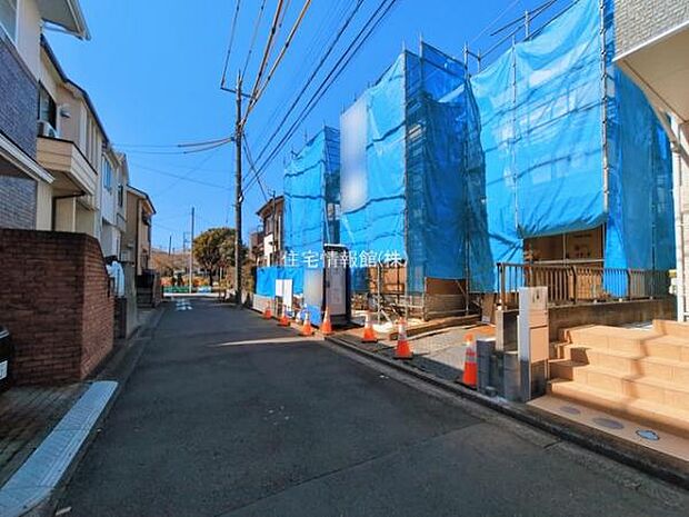 前面道路を含めた現地写真です。