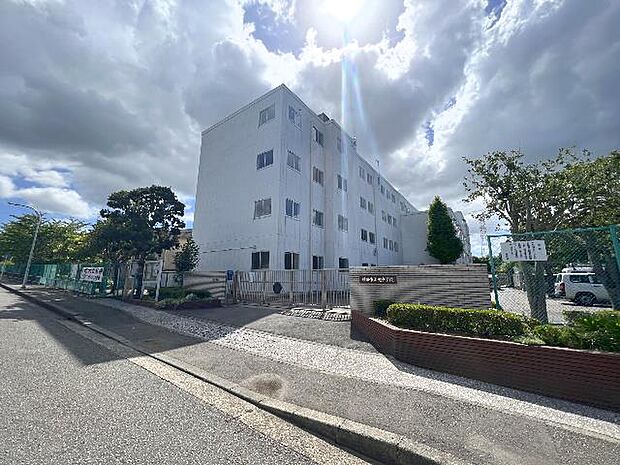 横浜市立旭中学校まで約650m(徒歩9分)