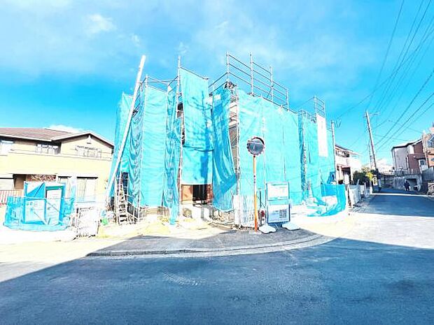 前面道路を含めた現地写真です。