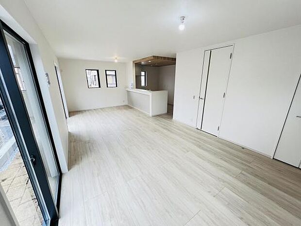 家族団らんの場所としてゆったりと居心地の良いリビングです。