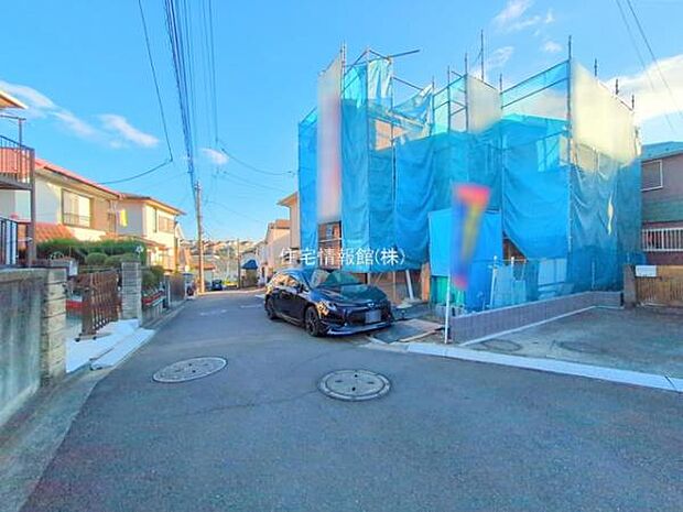 前面道路を含めた現地写真です。