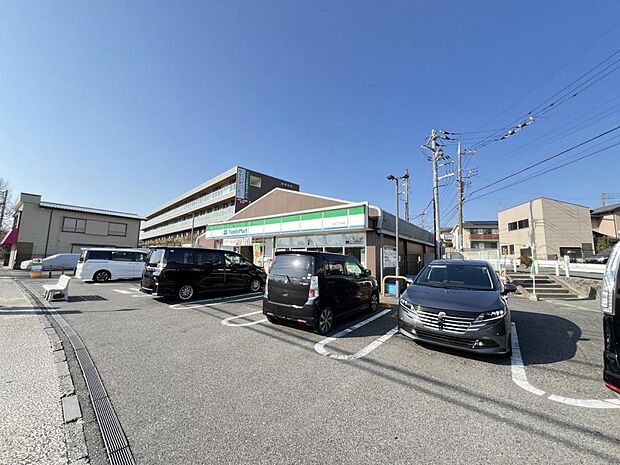 ファミリーマート 中沢二丁目店まで約920m(徒歩12分)