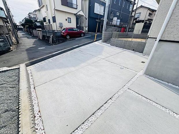 駐車場ももちろん完備しておりますのでお車所有の方にも心強いです。