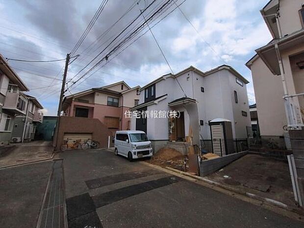 前面道路を含めた現地写真です。