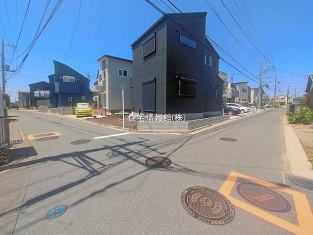 前面道路を含めた現地写真です。