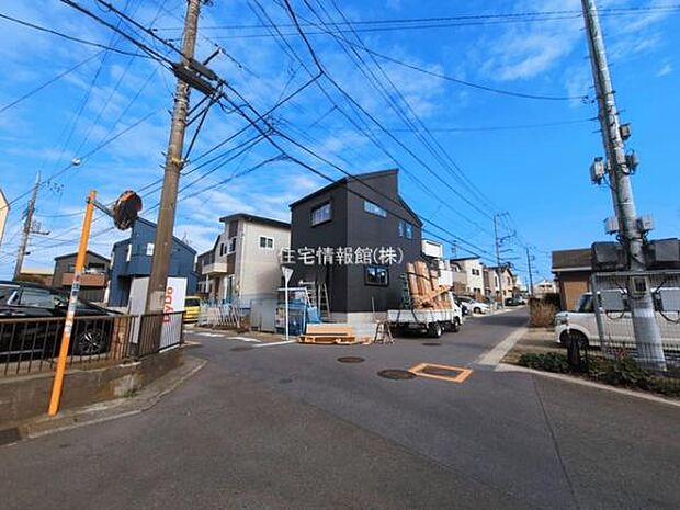 前面道路を含めた現地写真です。