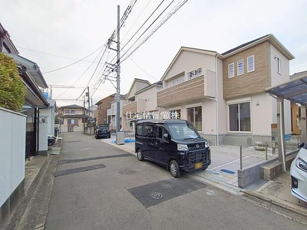 前面道路を含めた現地写真です。