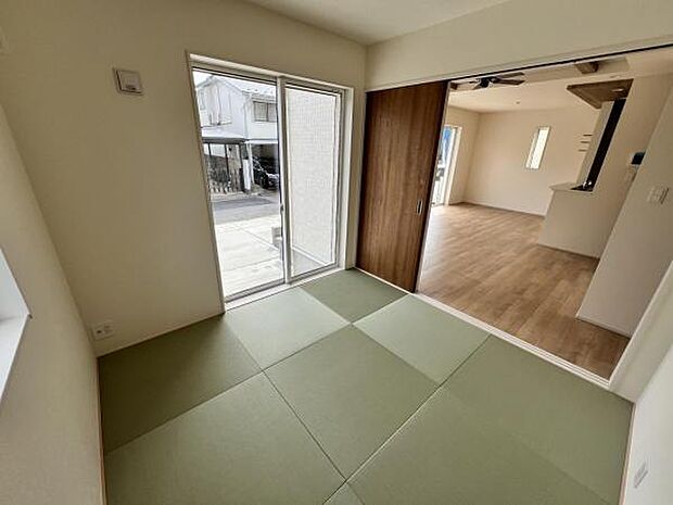 和室スペースです。畳のお部屋は寛げる空間ですね。