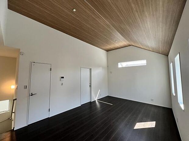 家族団らんの場所としてゆったりと居心地の良いリビングです。