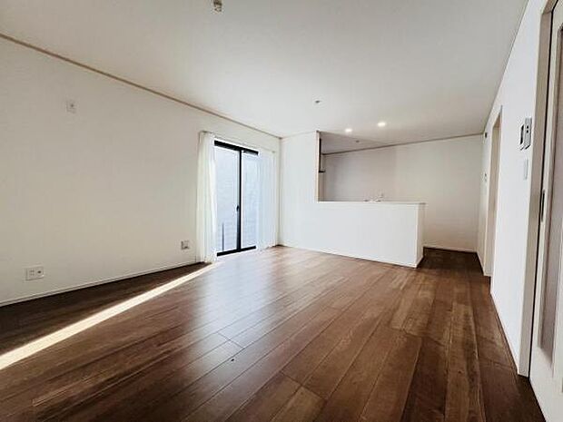 リビングダイニングになります。ご家族そろっての素敵な空間になりそうですね。