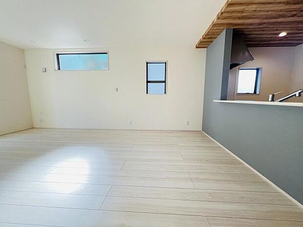 ご家族の温かい時間を演出するダイニングスペースです。