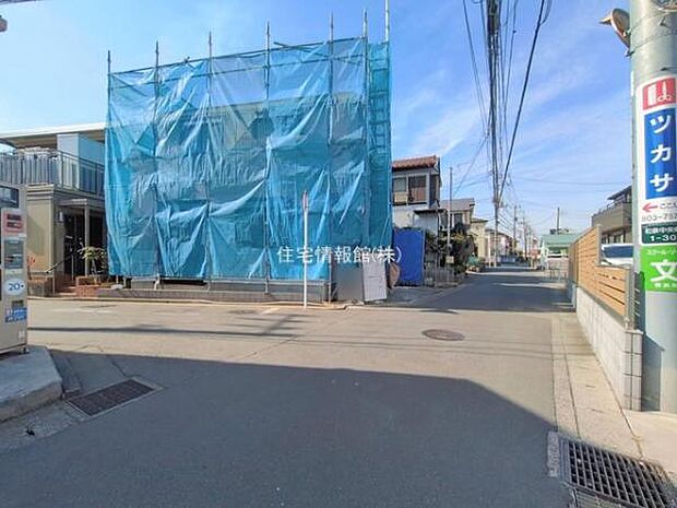 前面道路を含めた現地写真です。