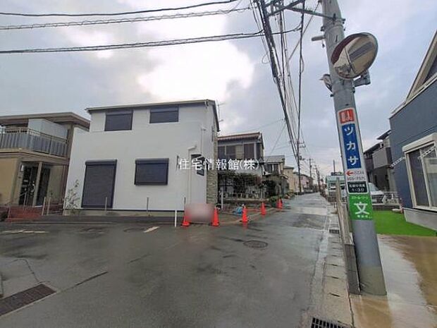 前面道路を含めた現地写真です。