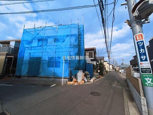 前面道路を含めた現地写真です。