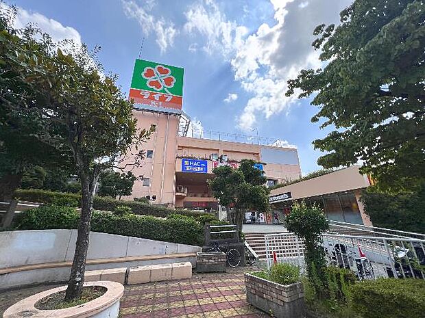 ライフ希望が丘店まで約690m（徒歩9分）