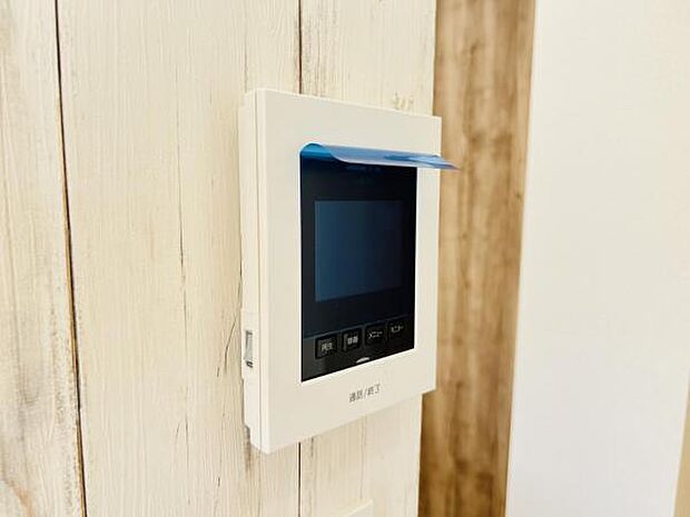 訪問者を確認できるTVモニター付きインターフォンです。