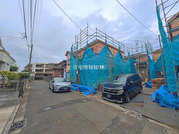 前面道路を含めた現地写真です。