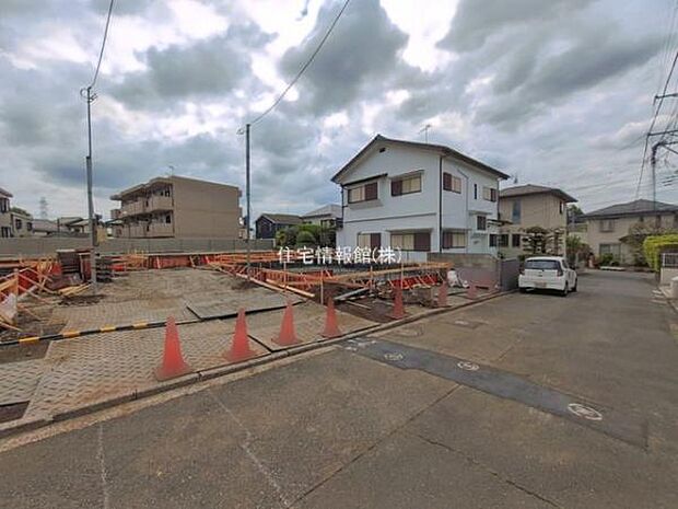 前面道路を含めた現地写真です。