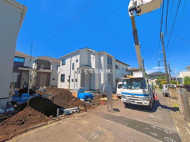 前面道路を含めた現地写真です。