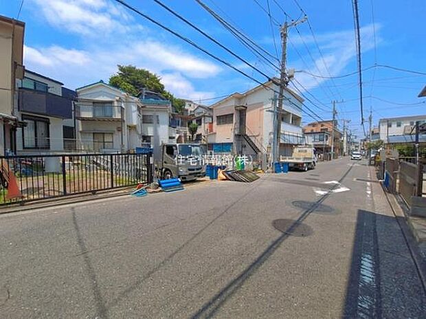 前面道路を含めた現地写真です。