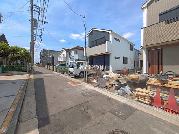 前面道路を含めた現地写真です。