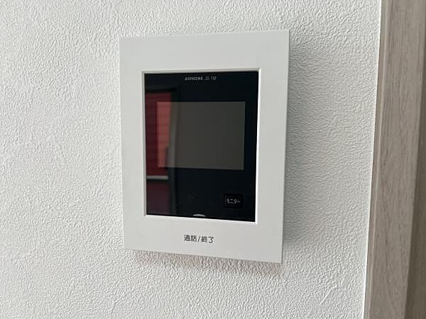訪問者を確認できるTVモニター付きインターフォンです。