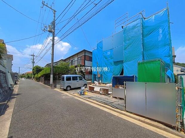 前面道路を含めた現地写真です。