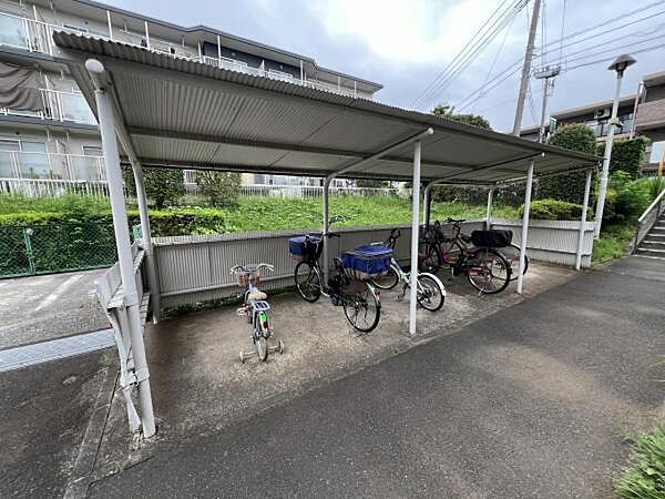敷地内の駐輪場です。