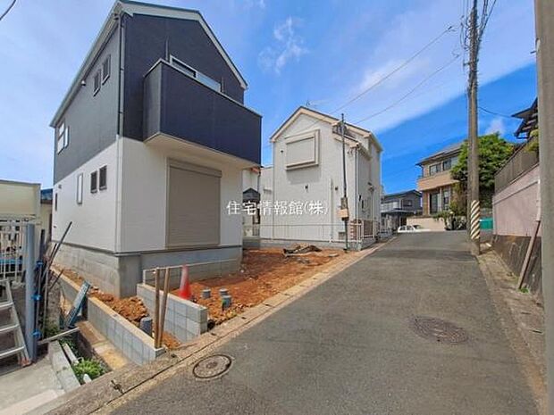 前面道路を含めた現地写真です。