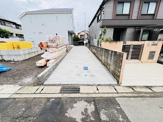 駐車場ももちろん完備しておりますのでお車所有の方にも心強いです。