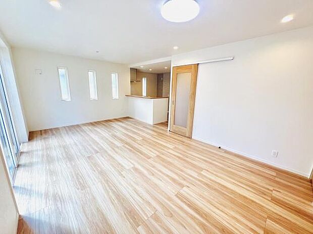 家族団らんの場所としてゆったりと居心地の良いリビングです。