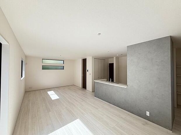 家族団らんの場所としてゆったりと居心地の良いリビングです。