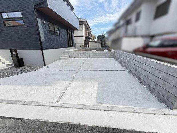 駐車場ももちろん完備しておりますのでお車所有の方にも心強いです。