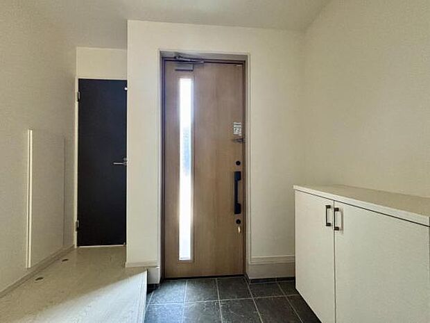 いつも気持ちよくご家族を迎えられる玄関です。