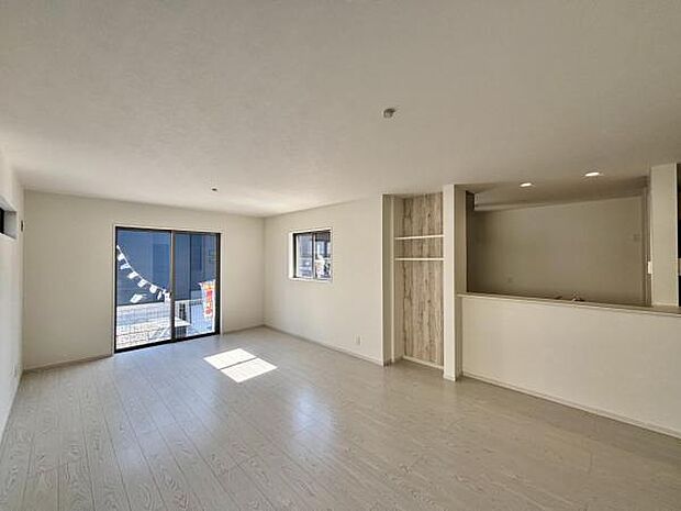 リビングダイニングになります。ご家族そろっての素敵な空間になりそうですね。