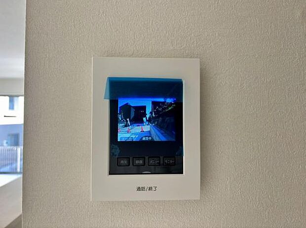 訪問者を確認できるTVモニター付きインターフォンです。