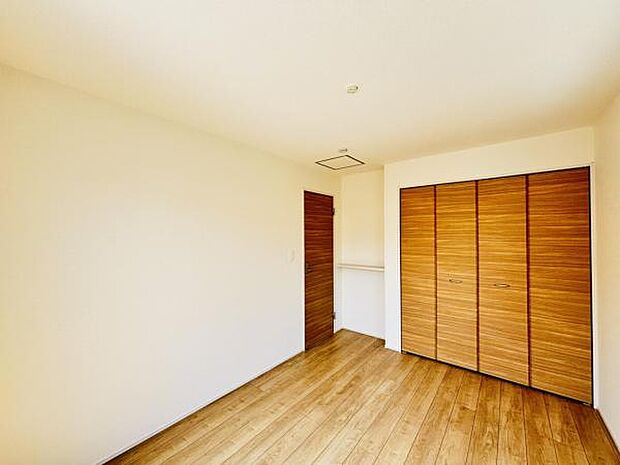 いつでもお部屋をスッキリお使い頂ける収納スペースを設置。