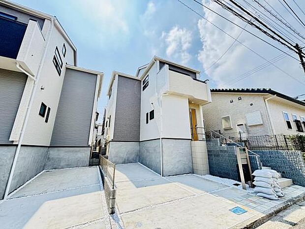 木造在来工法、間取りはファミリー向けのロフト付き3LDKの住宅です。