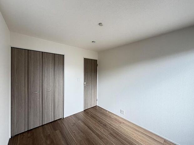 いつでもお部屋をスッキリお使い頂ける収納スペースを設置。