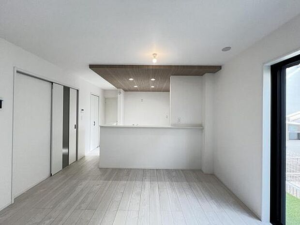 ご家族の温かい時間を演出するダイニングスペースです。