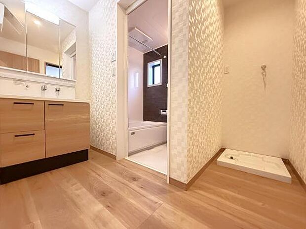 脱衣所は小さなお子様がいるご家庭にも重宝されます。