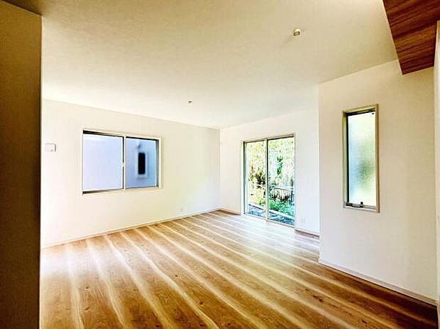 家族団らんの場所としてゆったりと居心地の良いリビングです。