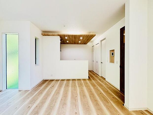 ご家族の温かい時間を演出するダイニングスペースです。